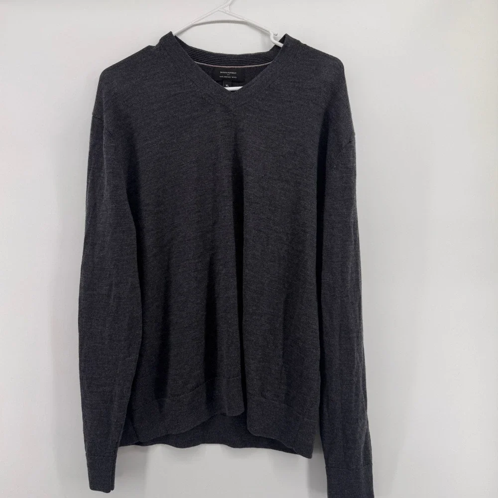Merion Wool Banana Republic Men XL Charcoal Gray V-Neck Sweater Knit Top Classic